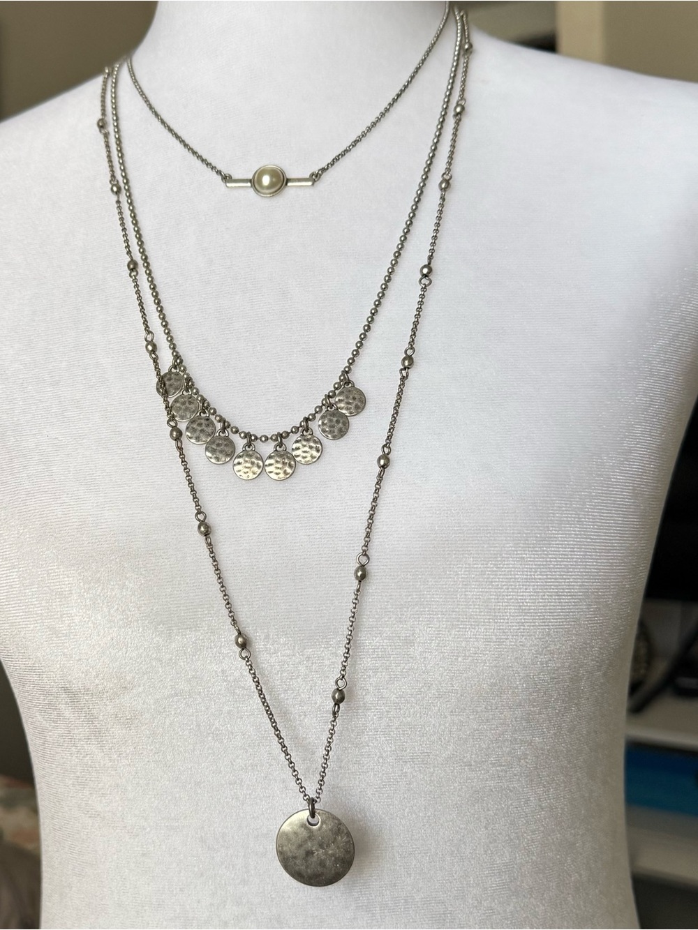 LUCKY BRAND Silver Tone White CABOCHON Necklace 18" Long.